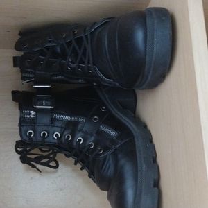 Combat boots